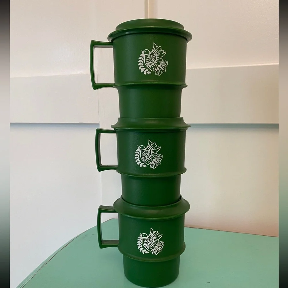 Set of 3 Green Tupperware Plastic Travel Mug With Lid and‎ two plates